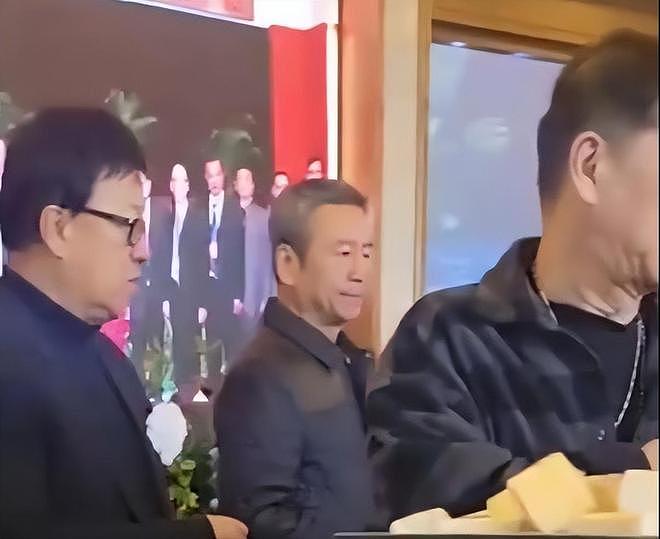陈丽华告别仪式，马德华掩面哭泣，朱军白岩松胸前戴白花悼念（组图） - 4