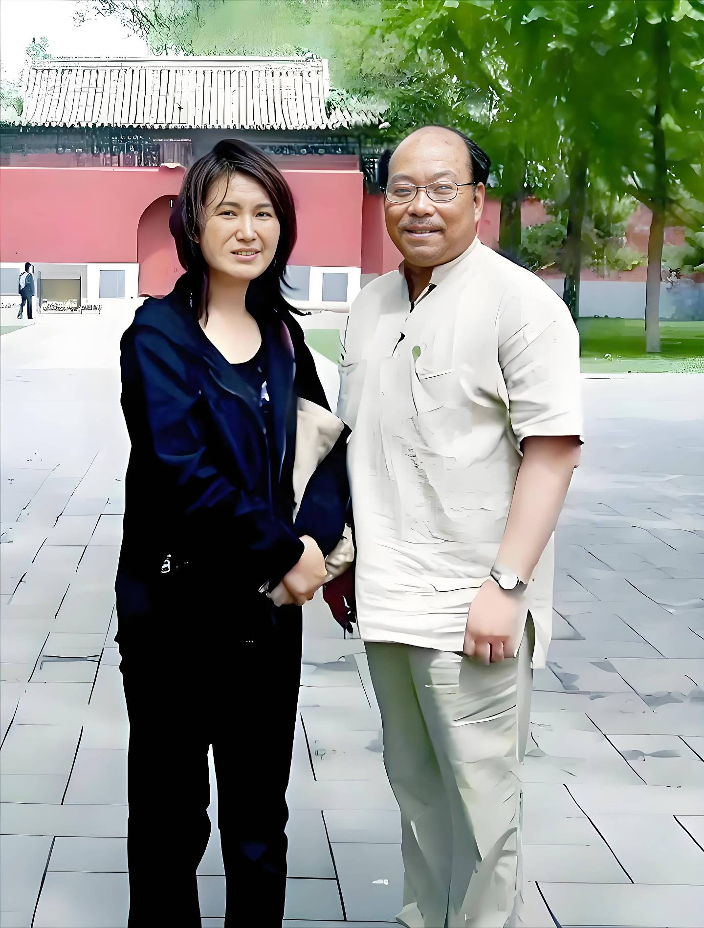 女星王茜给导演男友扫墓！挚爱离世12年，58岁的她至今单身（组图） - 3