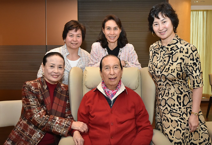 赌王何鸿燊女儿何超蕸安详辞世!临终前家人陪伴身边,5个月前呼吁投票宏福苑大火捐一千万(图) - 2