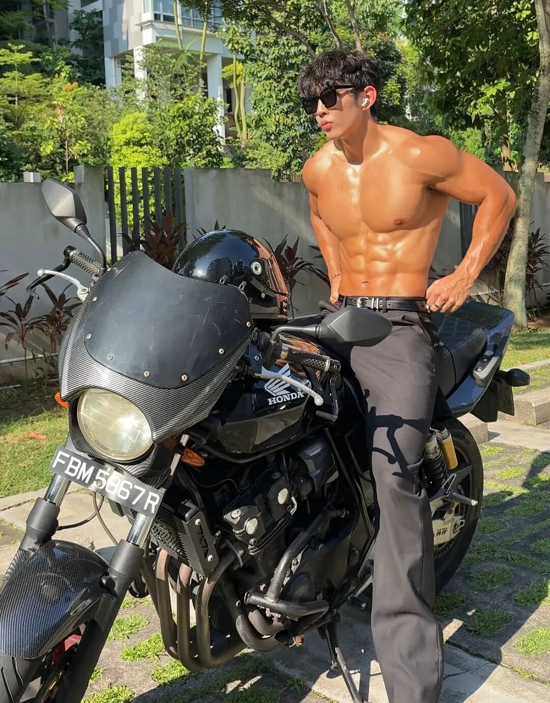 【帅哥】189武汉黄金腹肌机车小狼狗，小男友也是顶帅....（组图） - 9