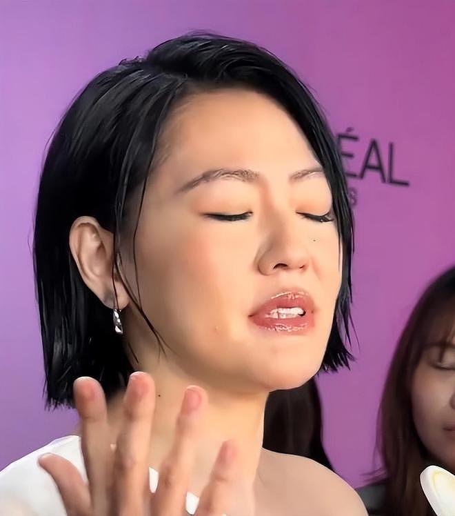 许老三庆祝小S回归工作，给妈妈送鲜花，她手捧鲜花好漂亮（组图） - 10