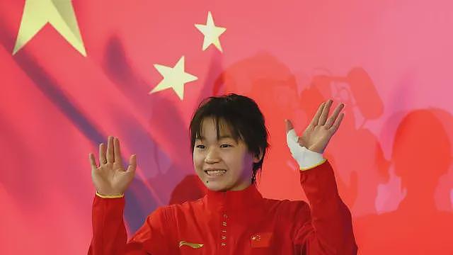 外媒：从全红婵的哽咽到网暴和饭圈再现！体育明星遭“侵入式监控”难题待解（组图） - 5