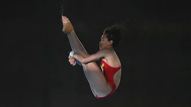外媒：从全红婵的哽咽到网暴和饭圈再现！体育明星遭“侵入式监控”难题待解（组图） - 4