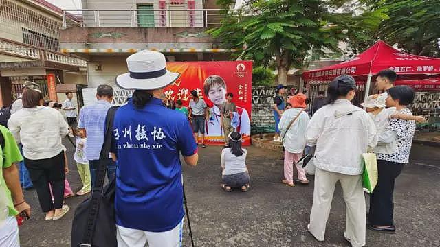 外媒：从全红婵的哽咽到网暴和饭圈再现！体育明星遭“侵入式监控”难题待解（组图） - 1