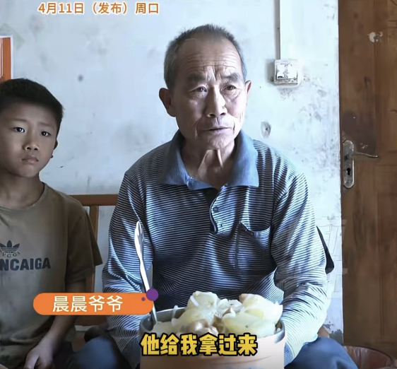 9岁男童藏肉尽孝，妇联出手帮扶（组图） - 4