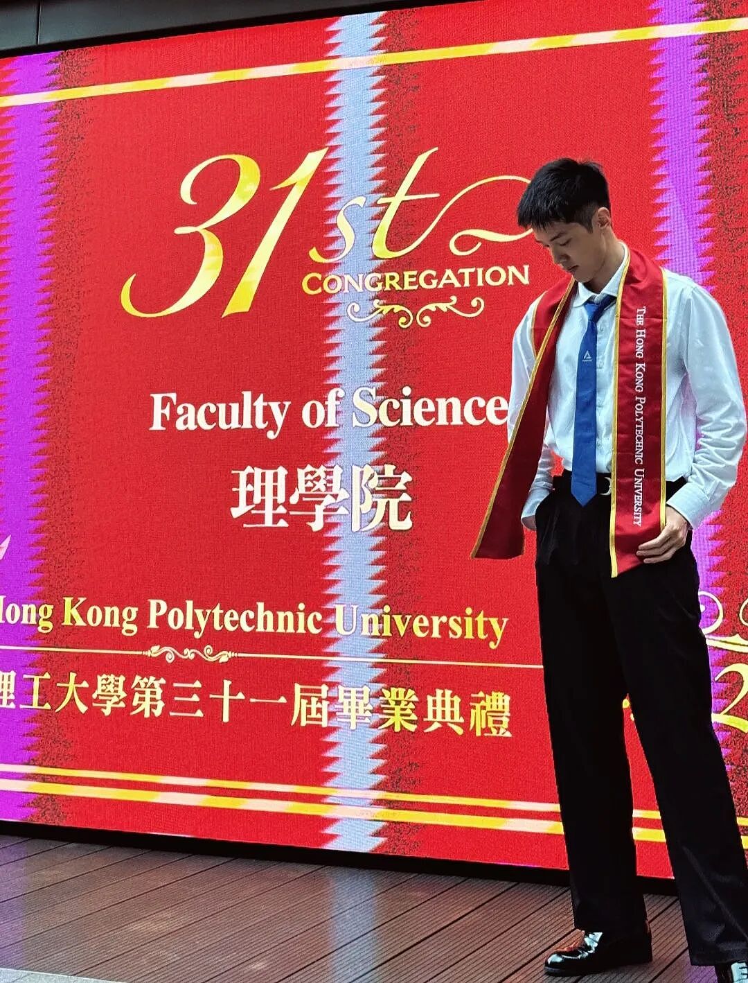 【帅哥】成都星巴克白袜体育生理工男,网友:做1做0都精彩...(组图) - 3