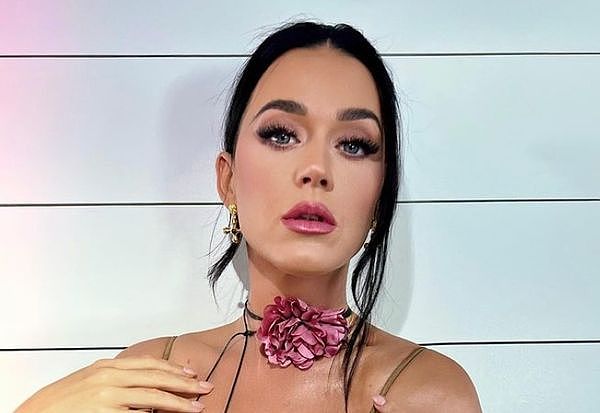 凯蒂佩芮爆性侵澳洲女演员!遭控“下体磨脸”恶到吐,拿美签封口20年(组图) - 2