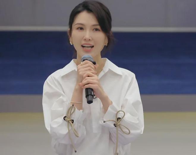 《浪姐》后台残酷一幕！姐姐们当面捧高踩低，不红讲话都没人听（组图） - 2
