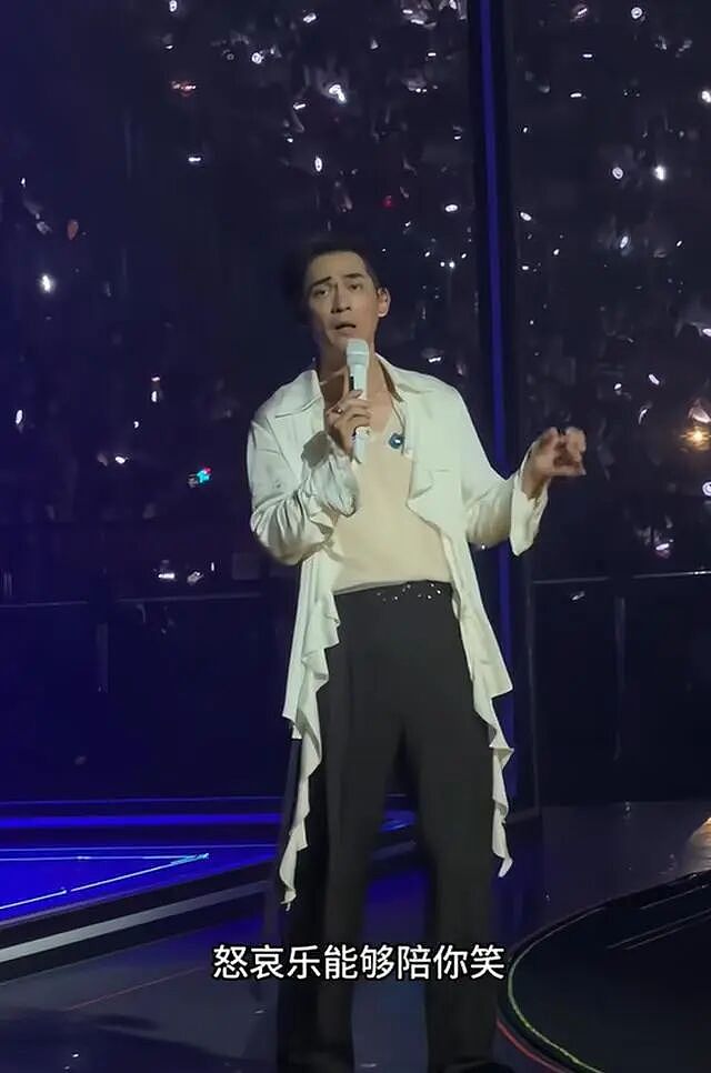 周渝民重庆演唱会上cue朱孝天，称还在吵架中，他仍是我们这群人唯一的朋友！（组图） - 3