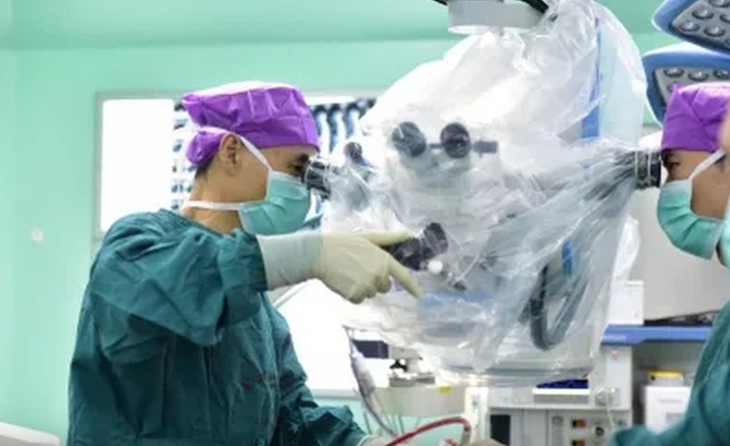 牙痛信偏方生蛙腿塞牙洞!六旬妇脑内竟养8cm活虫(组图) - 2