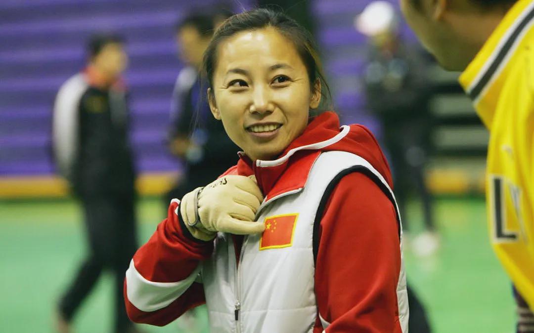【情感】《乘风2026》王蒙又双叒圈粉了！嘴硬心软怼遍全场，她凭什么如此嚣张（组图） - 16