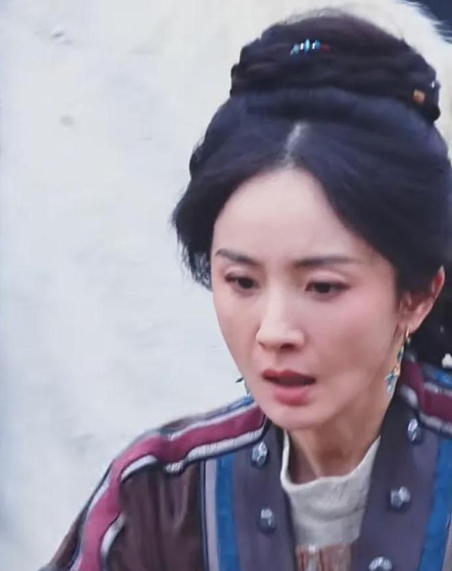 39岁杨幂淡妆演少女，最新生图曝光年龄感明显，努力扮嫩还是违和（组图） - 10