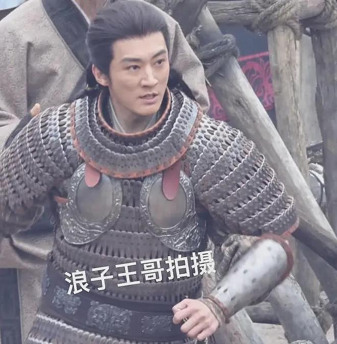 39岁杨幂淡妆演少女，最新生图曝光年龄感明显，努力扮嫩还是违和（组图） - 17