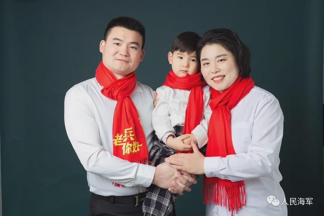 【情感】她曾是辽宁舰首位女舵手,如今带领乡亲们养小龙虾,丈夫默默为她护航(组图) - 8