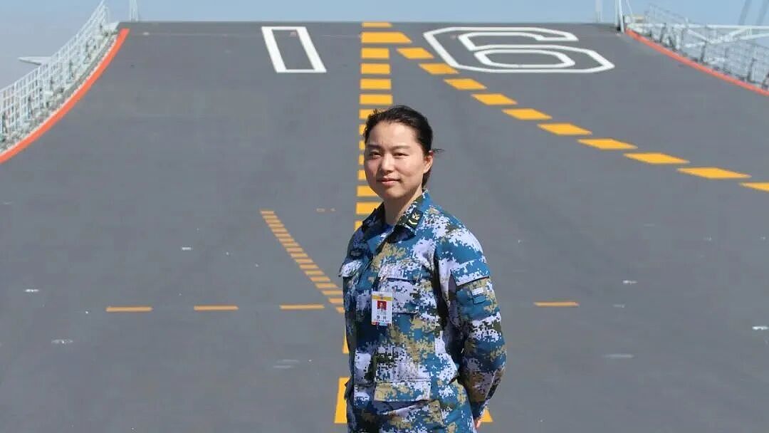 【情感】她曾是辽宁舰首位女舵手,如今带领乡亲们养小龙虾,丈夫默默为她护航(组图) - 2