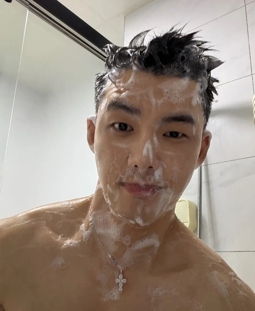 【帅哥】卖茶叶的痞帅猛男爆火全网,被网友扒出曾是推特老人...(组图) - 1