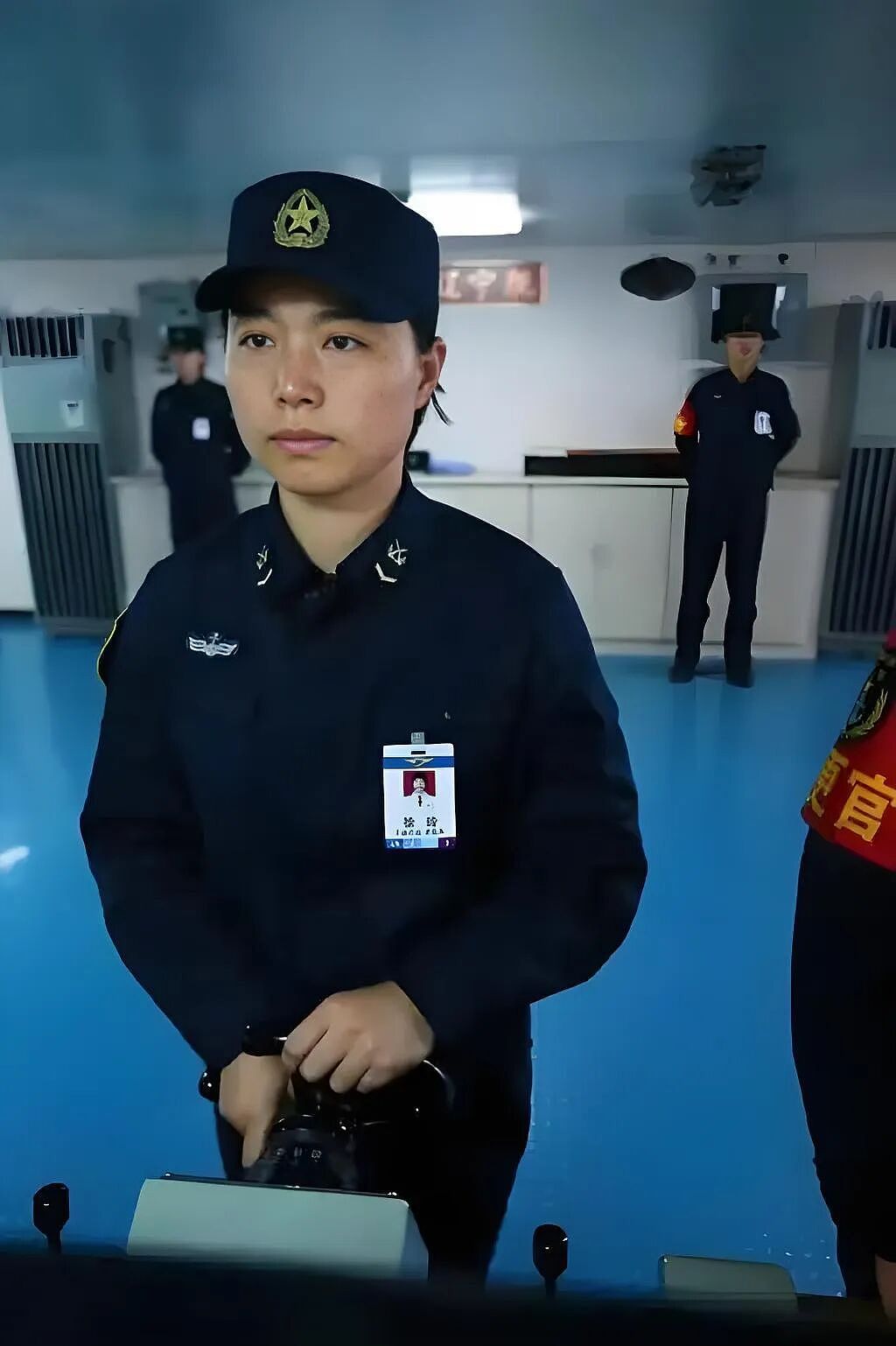 【情感】她曾是辽宁舰首位女舵手,如今带领乡亲们养小龙虾,丈夫默默为她护航(组图) - 6
