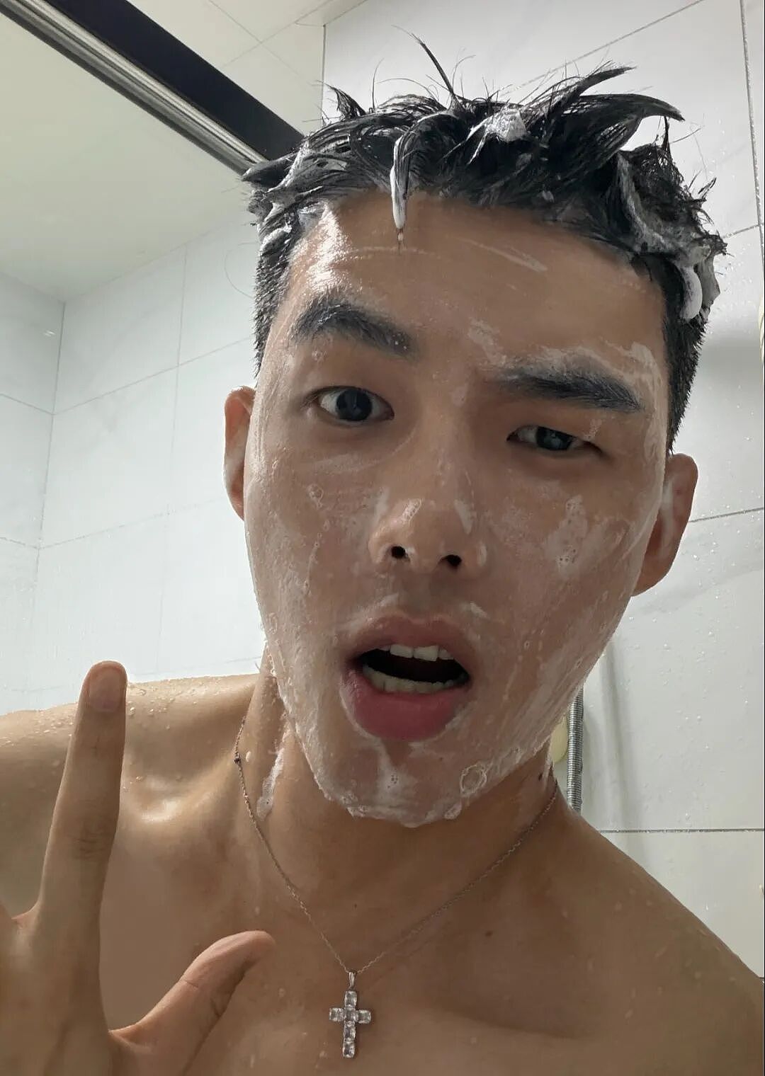 【帅哥】卖茶叶的痞帅猛男爆火全网,被网友扒出曾是推特老人...(组图) - 2