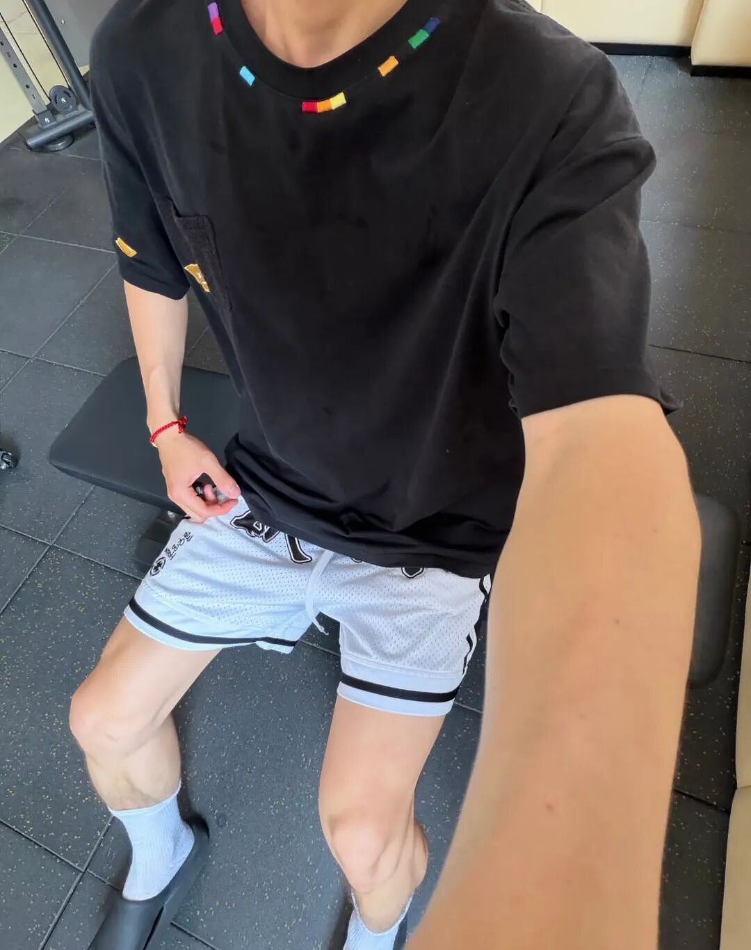 【帅哥】厦门187白袜体育生户外拍照引围观,网友:这又是谁的定制....(组图) - 2