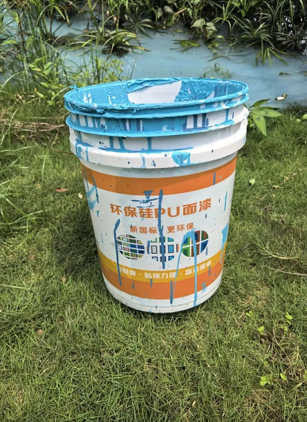 深圳公园湖水惊变天蓝色!缺德大妈环保行为引众怒(组图) - 1