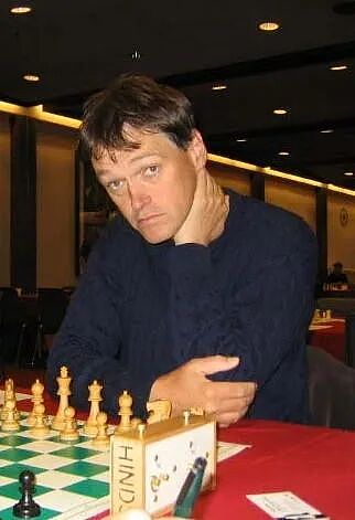 30年前的国际象棋肛珠作弊悬案?!神秘新手战平大师后人间蒸发,终于破案了!(组图) - 10