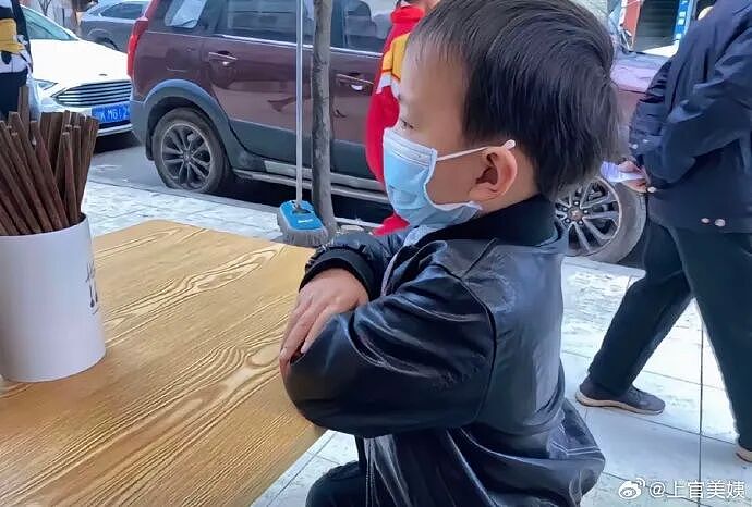 【爆笑】男朋友花5200给我买了件情侣装,试穿后傻眼了...?网友笑疯:得给我cp买一件!(组图) - 25