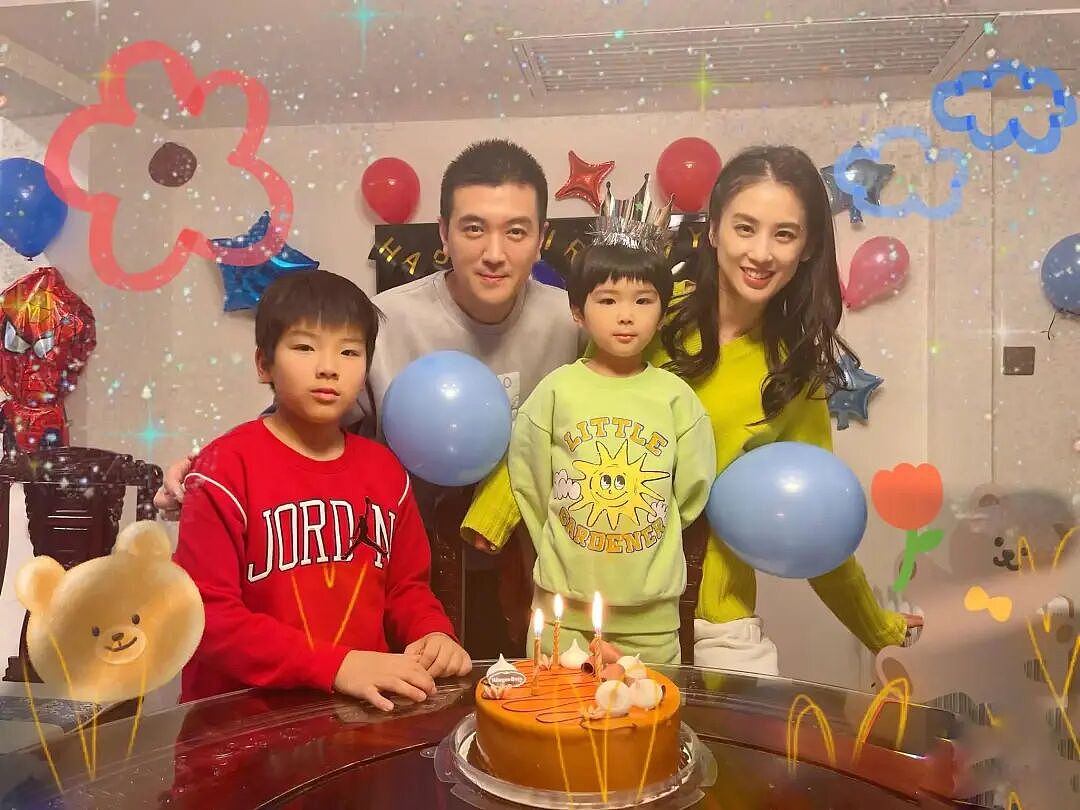 离婚1年,最新近况天差地别!51岁杨子携23岁新欢见父母,黄圣依用80万学费,换了新人生(组图) - 10