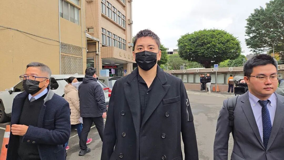 王大陆判了!与女友双双获刑6个月(组图) - 5