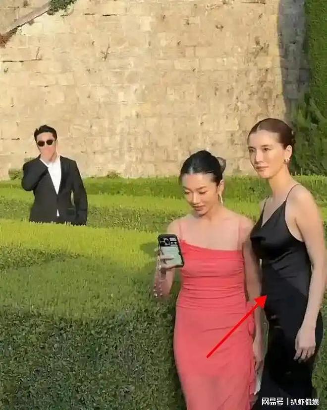 程晓玥疑似二胎出生,吴千语前去探望,抱娃喂奶提前体验当妈乐趣(组图) - 4