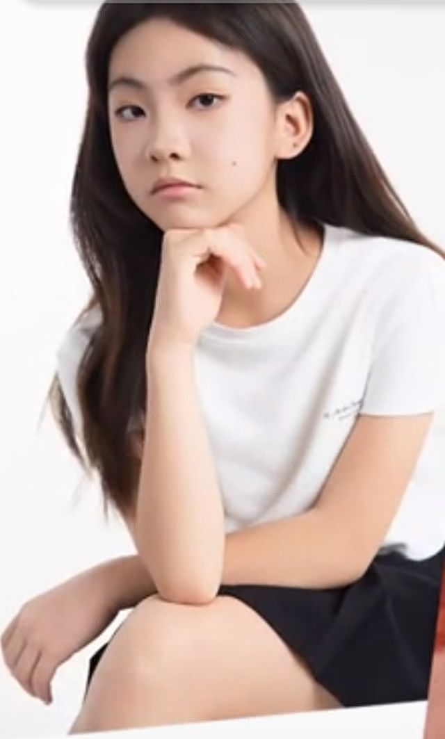 王小骞谭江海为女儿庆生,12岁早早露脸,五官清秀越长越漂亮了(组图) - 6