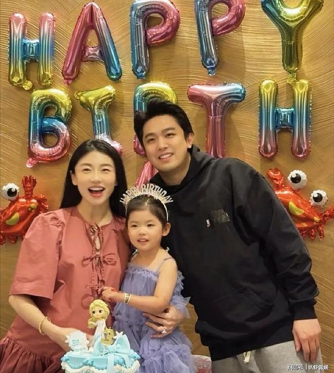 程晓玥疑似二胎出生,吴千语前去探望,抱娃喂奶提前体验当妈乐趣(组图) - 10