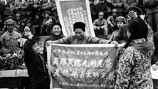 【情感】21岁黄继光牺牲后，母亲又将次子送上朝鲜战场，归国前带回一捧英雄鲜血浸染的泥土（组图） - 17