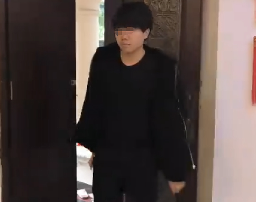 直播把未成年女生6次摁进鱼缸画面好残忍！快手又一精神小妹网红被封禁（视频/组图） - 6
