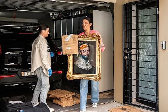 太炸裂！澳洲女秘书狂刷知名富豪黑卡，豪花$100万，现实版“寄生上流”（组图） - 2