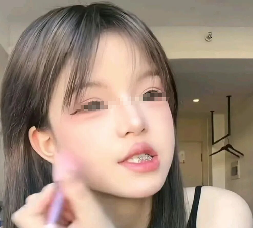 直播把未成年女生6次摁进鱼缸画面好残忍！快手又一精神小妹网红被封禁（视频/组图） - 9