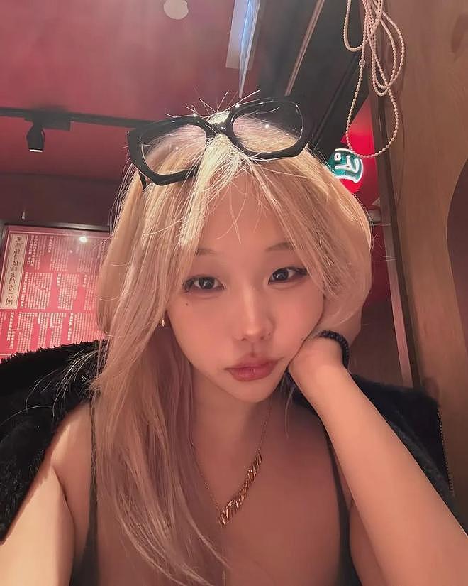 【美女】高颜值辣妹子，腰身纤细，波涛汹涌，丰满身材，极致腰臀比太迷人（组图） - 9