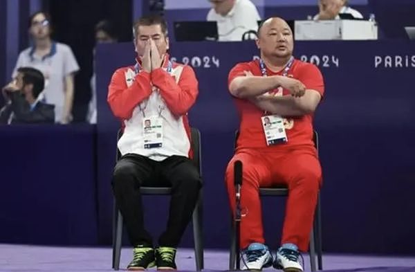 中国羽协主席传被带走调查!麟洋金牌战坐场边激动欢呼(组图) - 3