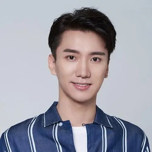 30岁演员魏笑官宣结婚!老公身份曝光,闺蜜赵露思举止让人感动(组图) - 2