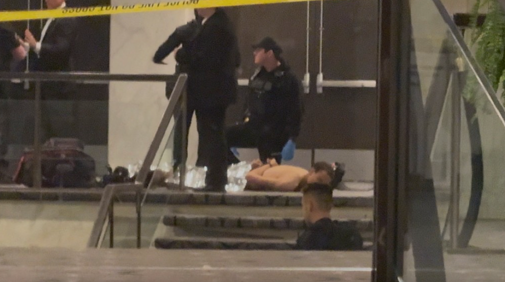白宫记者晚宴枪击网疯传男子稳坐桌边淡定食沙律，不逃命原因曝光（组图） - 9