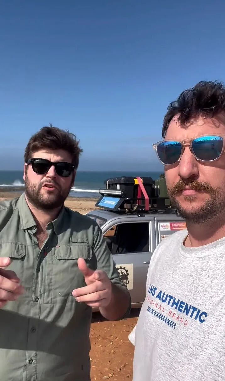 俩哥们开着三蹦子穿越非洲!没空调一路修车,还遇上轰炸差点被送走... 居然成功了(组图) - 6