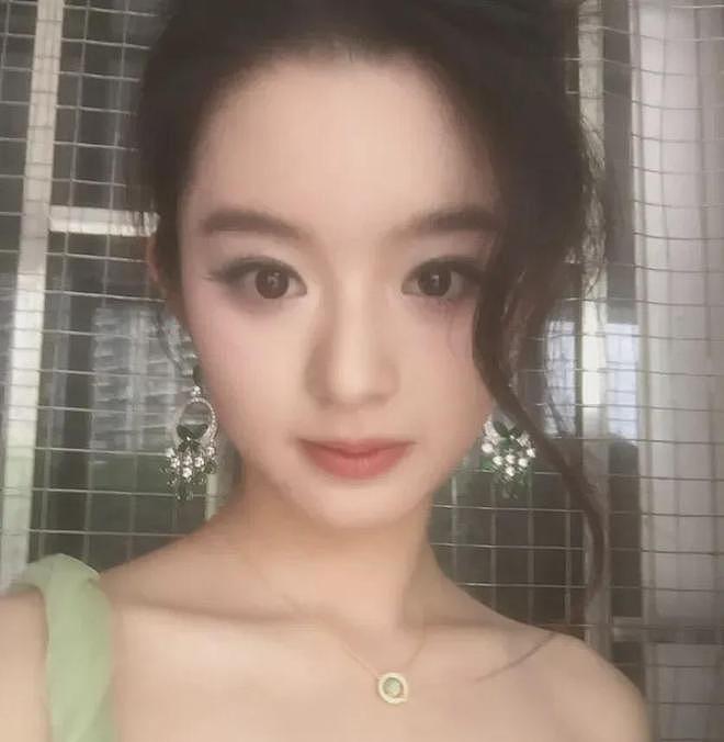 黄杨钿甜被质疑找水军洗白，本人破防删评，回应耳环风波翻车了（组图） - 12