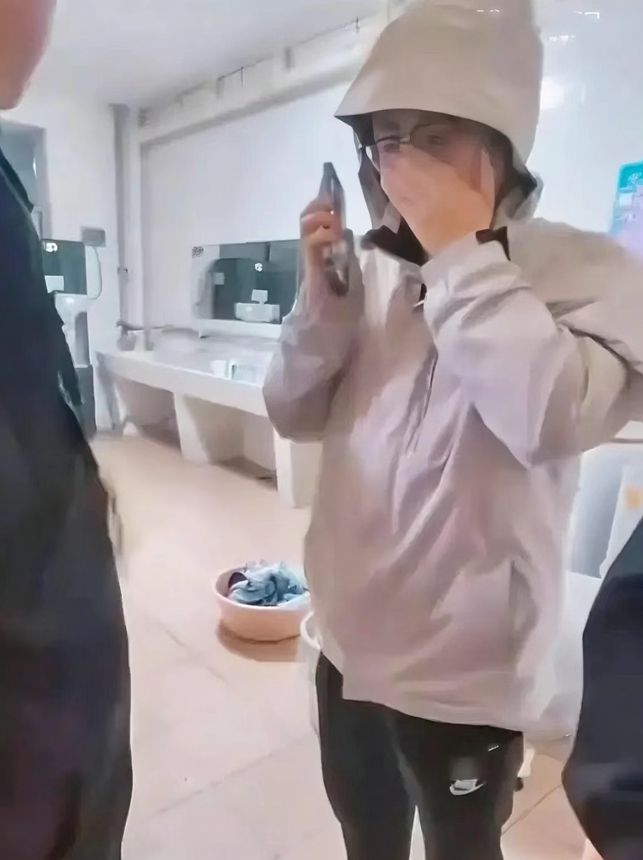 网传视频变态男扮女装进偷内衣被抓:倒卖群产业链曝光真恶心(视频/组图) - 11