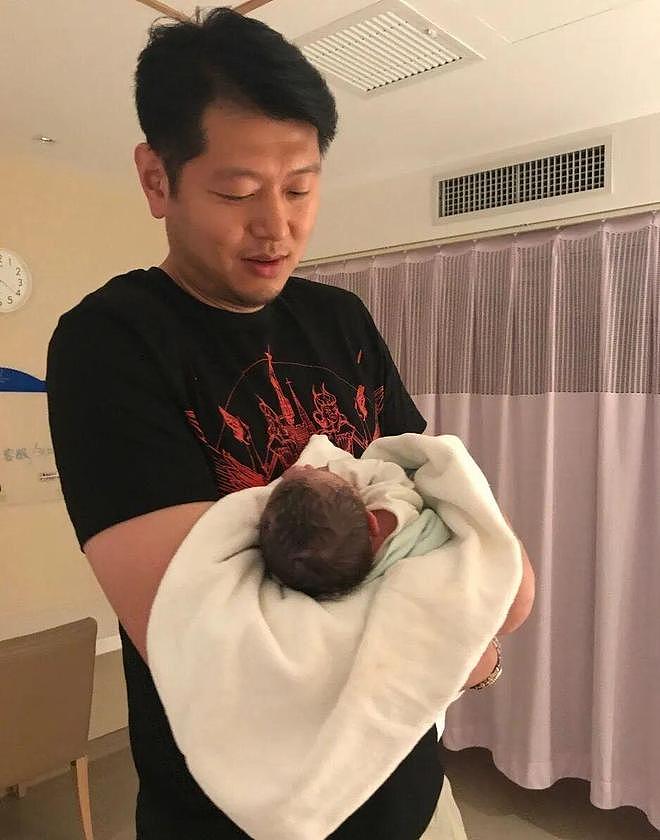 43岁莫科近况曝光！前妻去世后再娶游泳冠军，如今儿女双全很幸福（组图） - 6