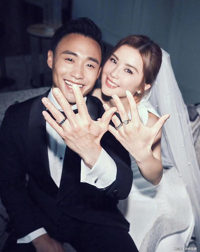 43岁蔡卓妍官宣结婚,婚戒照好幸福,老公比她小10岁是健身教练(组图) - 3