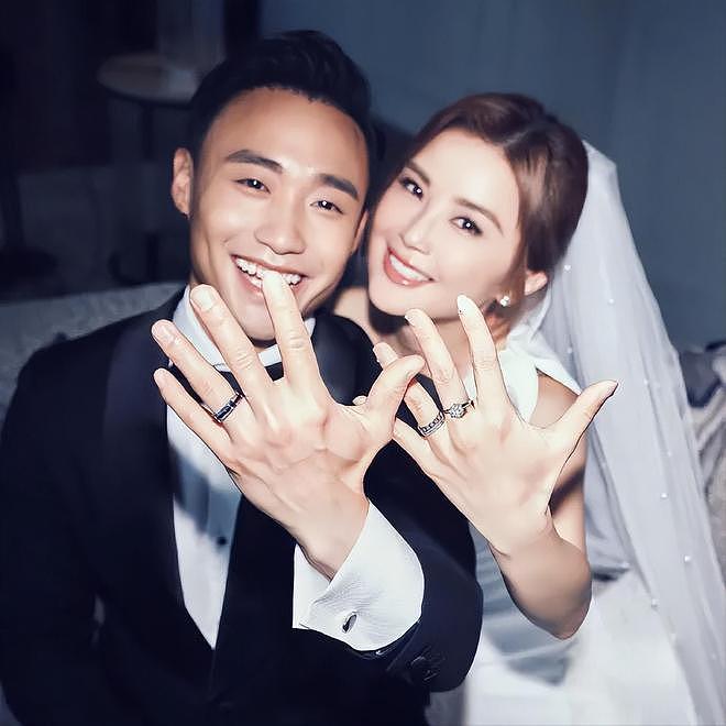 阿Sa闪婚原因曝光,曾冻卵计划40多岁生小孩,十年之期快到了(组图) - 1