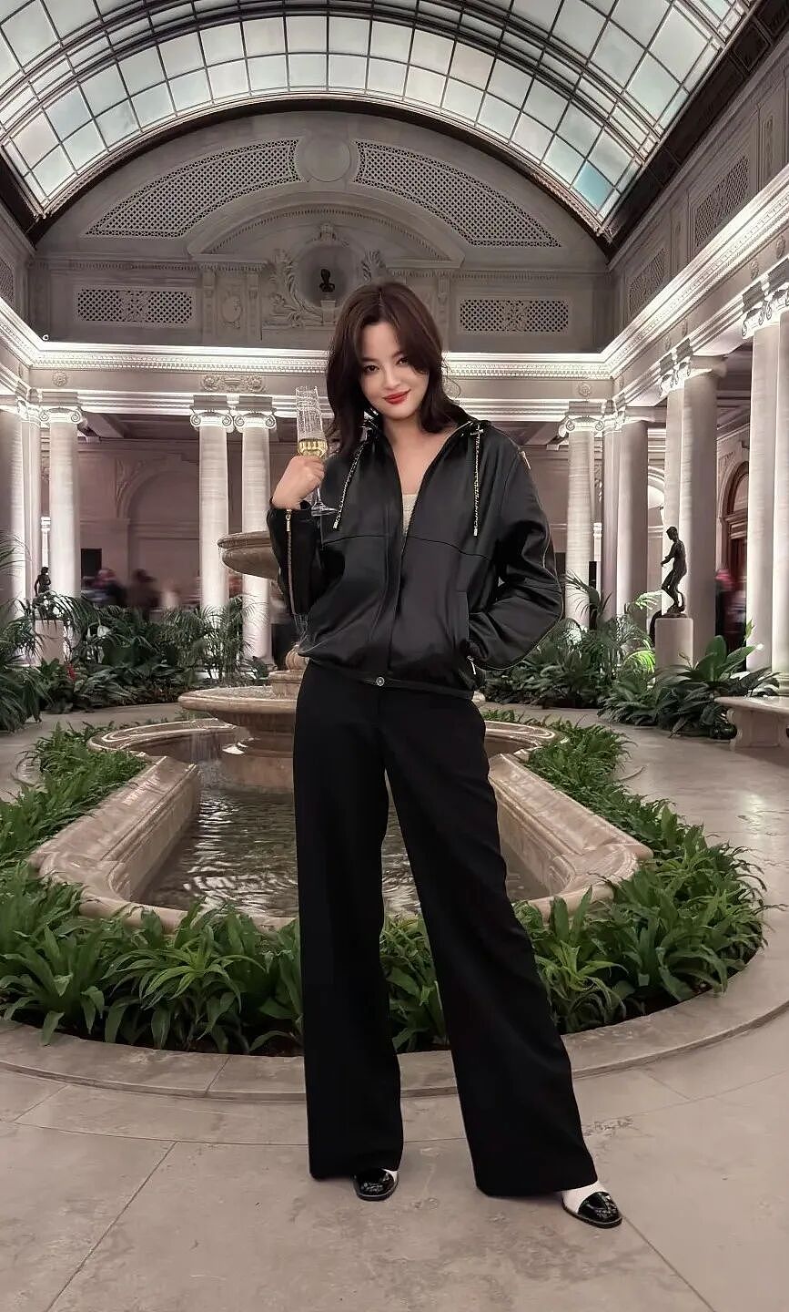 到底什么魅力,都想穿着它上班?(组图) - 4