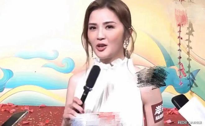 43岁蔡卓妍官宣结婚,婚戒照好幸福,老公比她小10岁是健身教练(组图) - 6