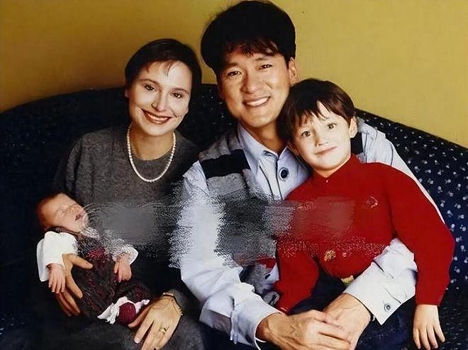 65岁周华健近况曝光！娶美国妻子40年不离不弃，儿女成为他的骄傲（组图） - 4