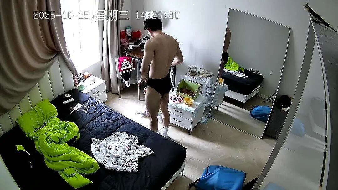 体育生监控曝光在ins上火了!这身材连老外看了都迷糊(组图) - 3