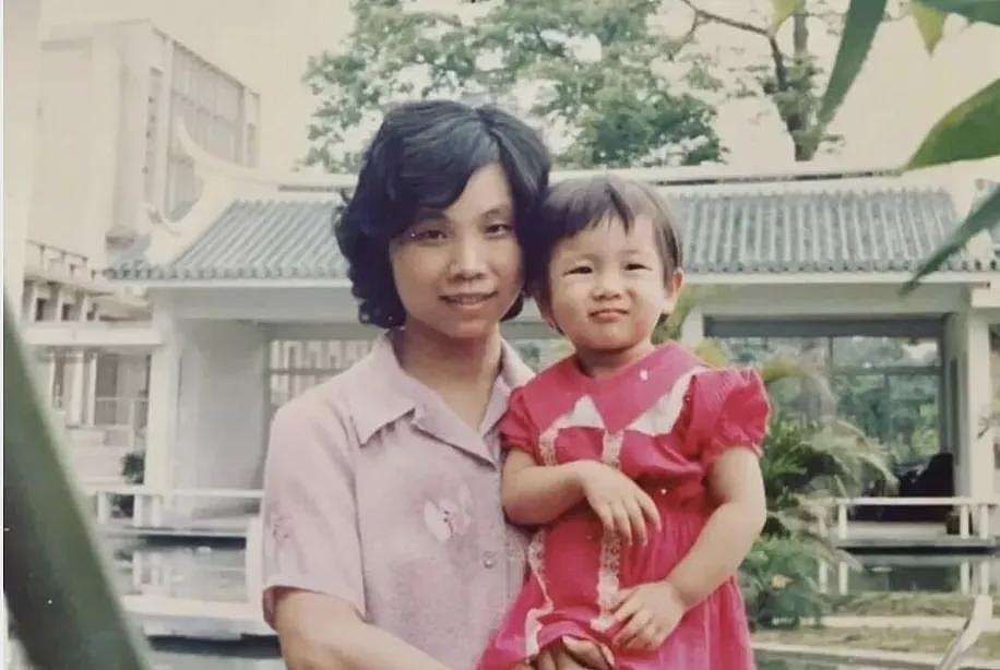 枪响时就在特朗普身边! 华裔女记者自爆: 我当时在爬(组图) - 13